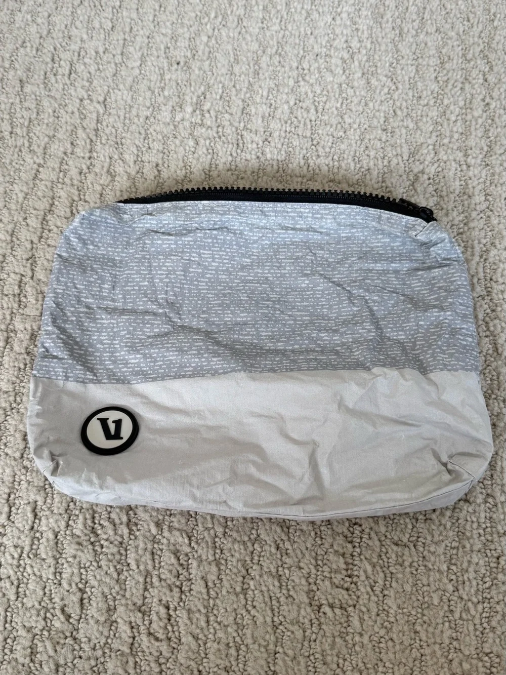 Aloha collection x Vuori small pouch